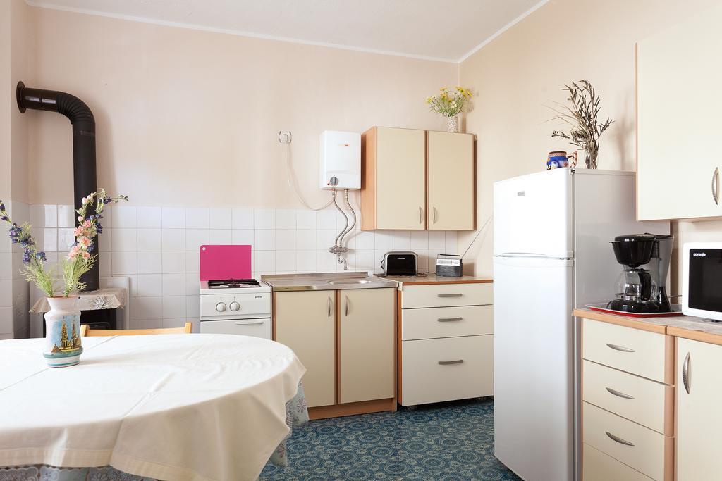 Ferienwohnung Apartman Davorka Karlobag Exterior foto